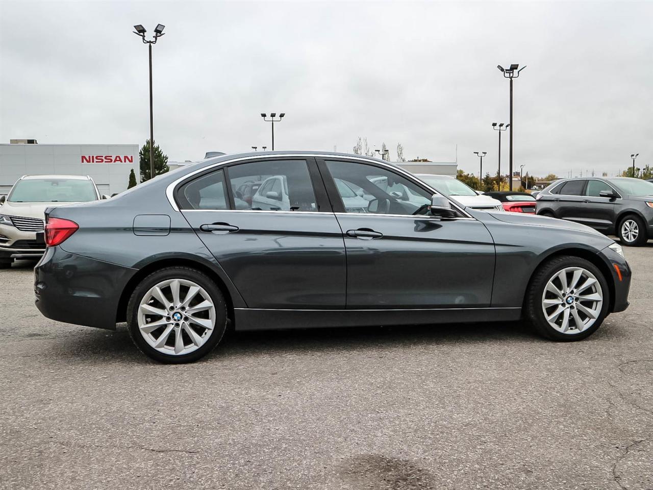 2017 BMW 330i xDrive| NAV| ROOF| BMW ASSIST|REV CAM Photo