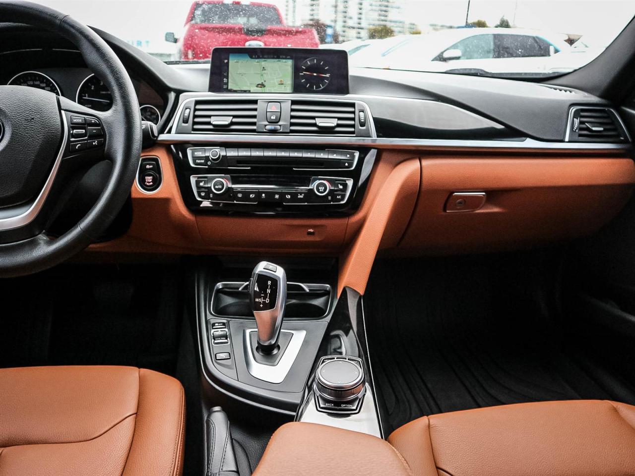 2017 BMW 330i xDrive| NAV| ROOF| BMW ASSIST|REV CAM Photo