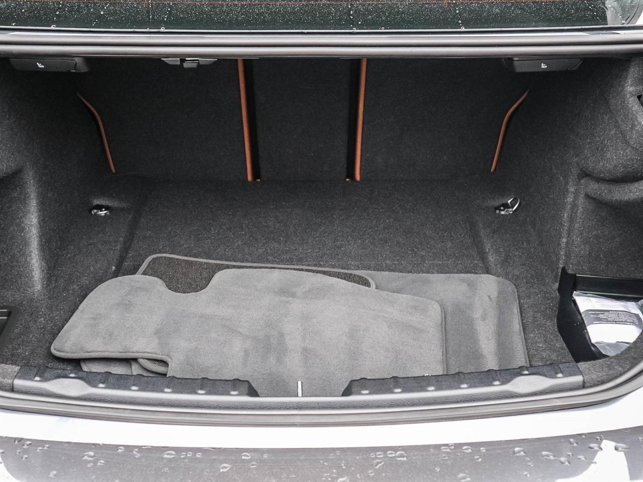 2017 BMW 330i xDrive| NAV| ROOF| BMW ASSIST|REV CAM Photo