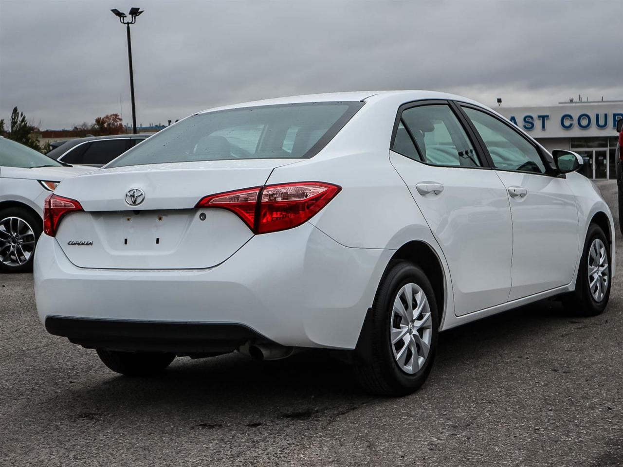 2019 Toyota Corolla SE CVT| LOW KM| CLEAN TITLE| SCREEN| BLUETOOTH Photo
