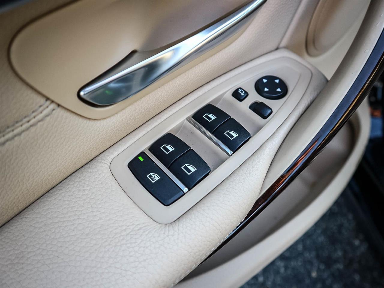 2016 BMW 328i AWD| NAV| ROOF| LEATHER| LOW KM Photo