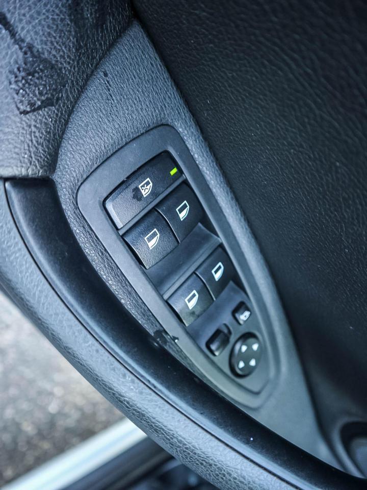 2018 BMW X1 28i AWD| NAV| ROOF| LEATHER| BMW ASSIST| HUD DISPLAY Photo