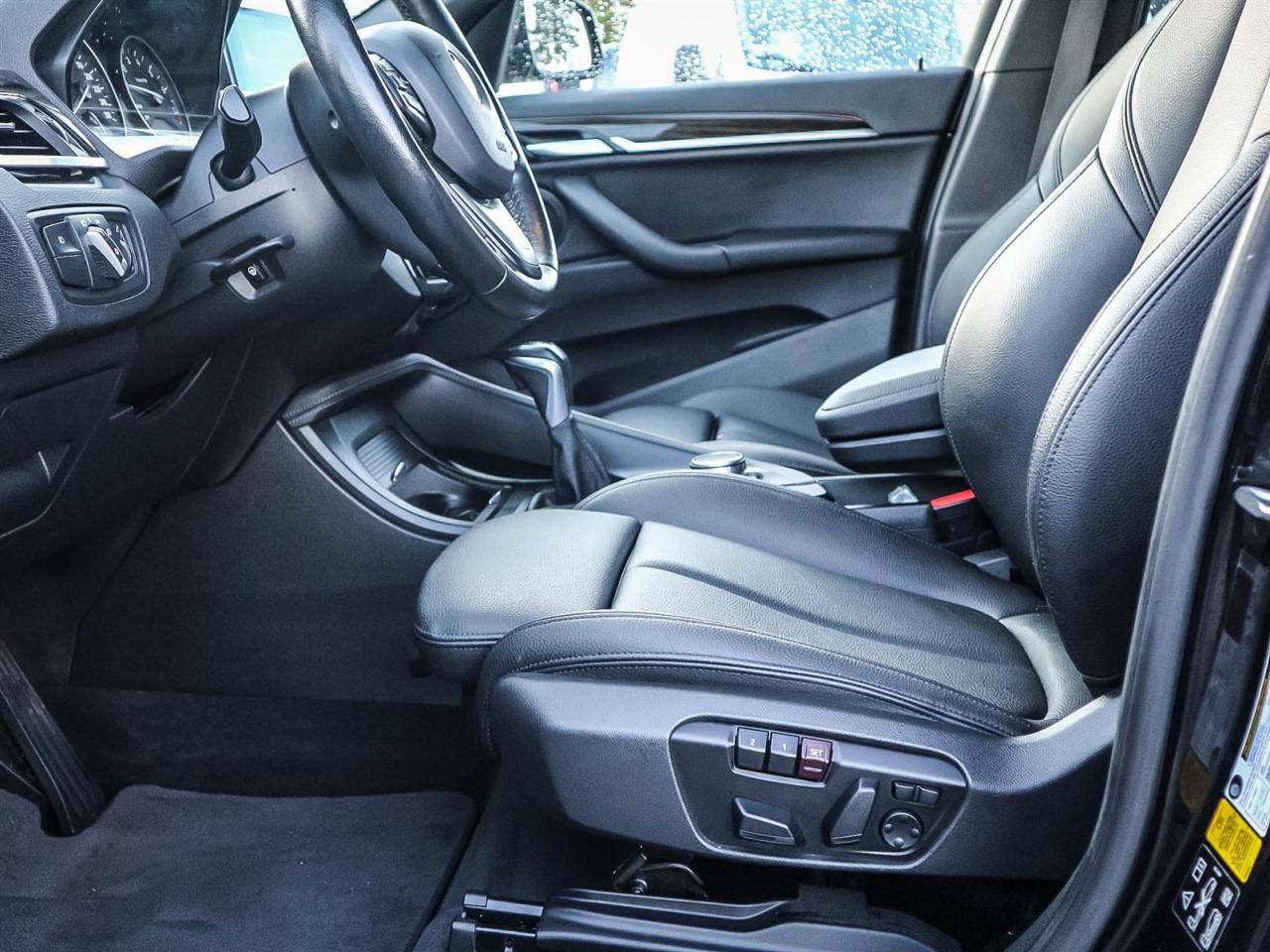 2018 BMW X1 28i AWD| NAV| ROOF| LEATHER| BMW ASSIST| HUD DISPLAY Photo