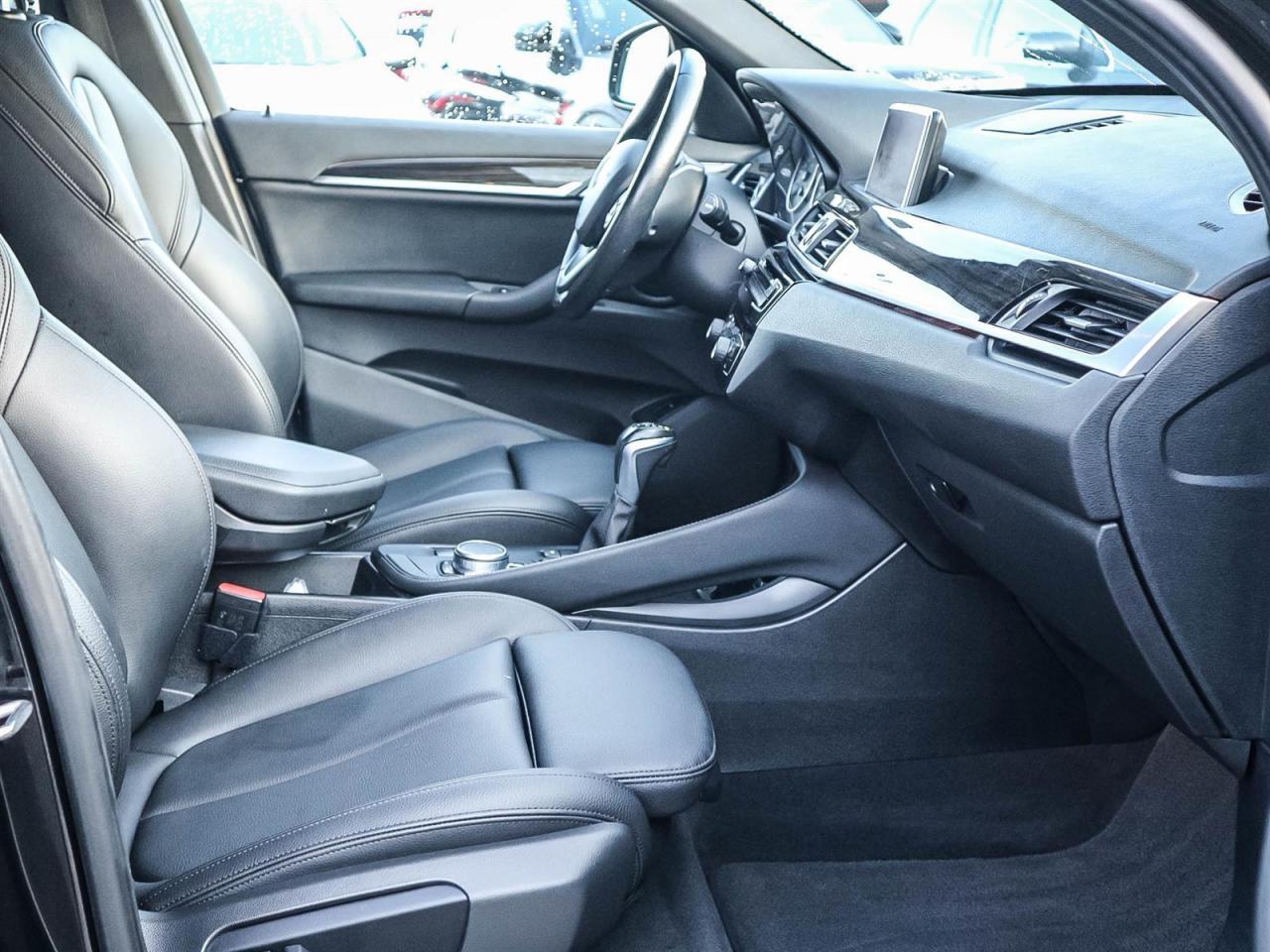 2018 BMW X1 28i AWD| NAV| ROOF| LEATHER| BMW ASSIST| HUD DISPLAY Photo