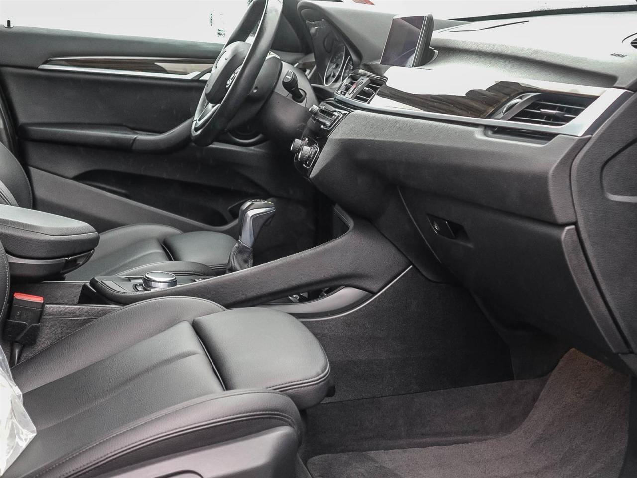 2018 BMW X1 28i AWD| NAV| ROOF| LEATHER| BMW ASSIST| HUD DISPLAY Photo