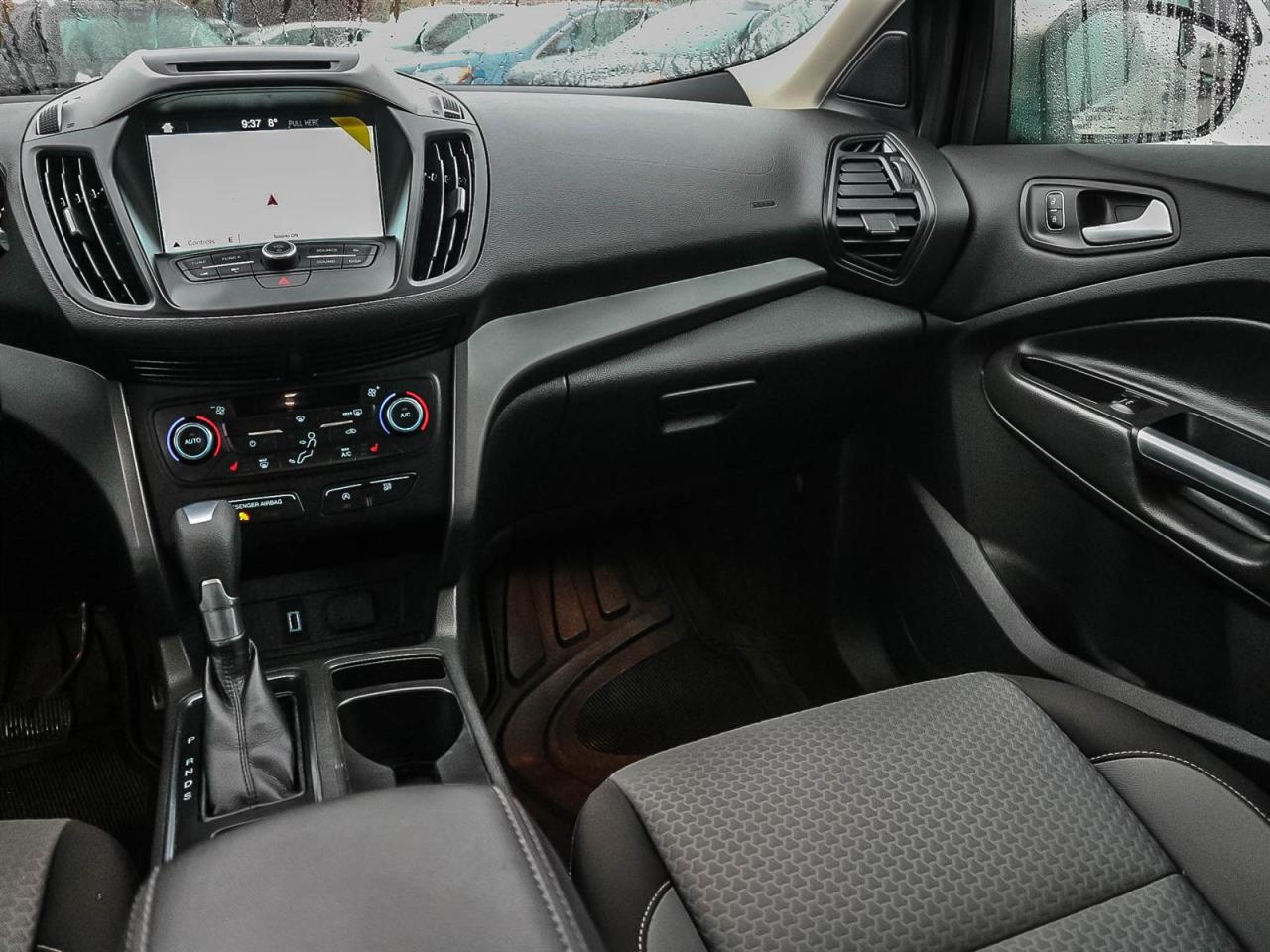 2017 Ford Escape SE CONVENIENCE PCK| NAV| APPLE/ANDROID| DUAL ZONE AC Photo