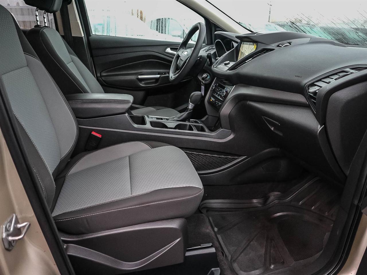 2017 Ford Escape SE CONVENIENCE PCK| NAV| APPLE/ANDROID| DUAL ZONE AC Photo