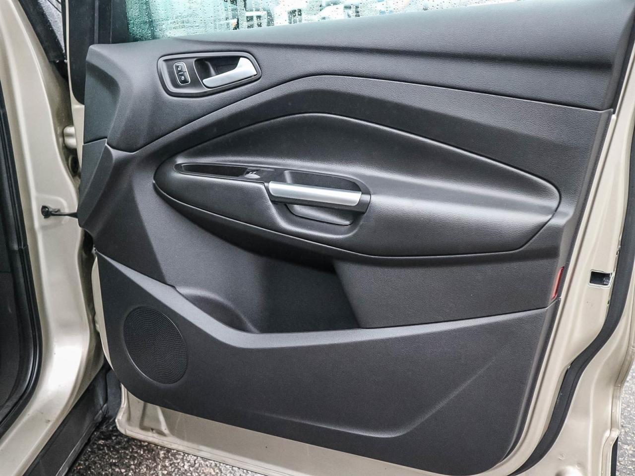 2017 Ford Escape SE CONVENIENCE PCK| NAV| APPLE/ANDROID| DUAL ZONE AC Photo