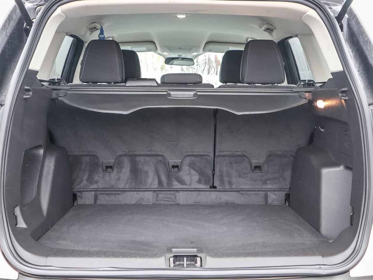 2017 Ford Escape SE CONVENIENCE PCK| NAV| APPLE/ANDROID| DUAL ZONE AC Photo