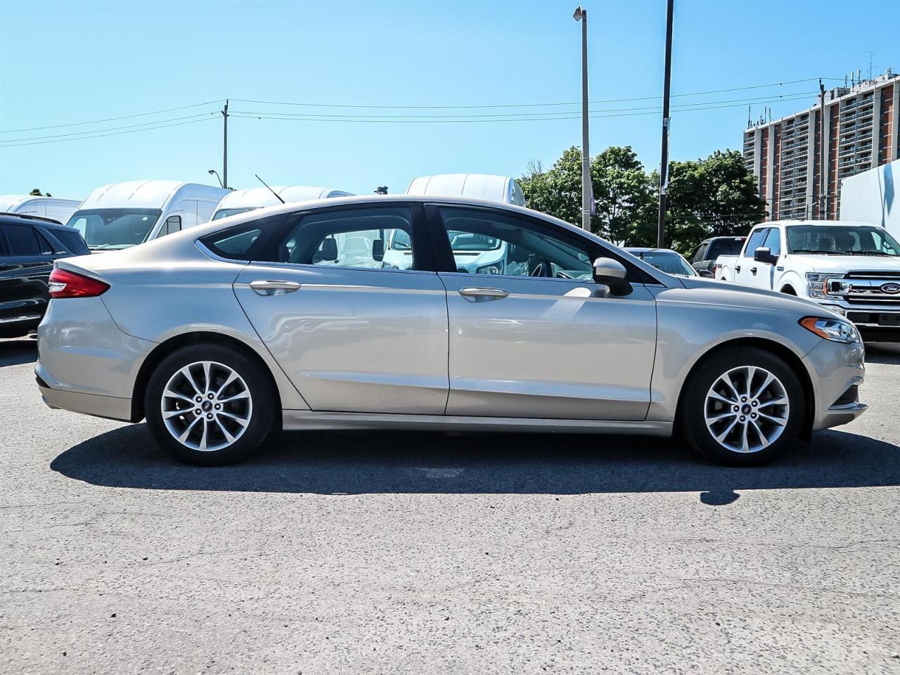 2017 Ford Fusion SE| 2.5L| BLUETOOTH| KEYLESS ENTRY| DAYTIME RUNNING LIGHTS Photo