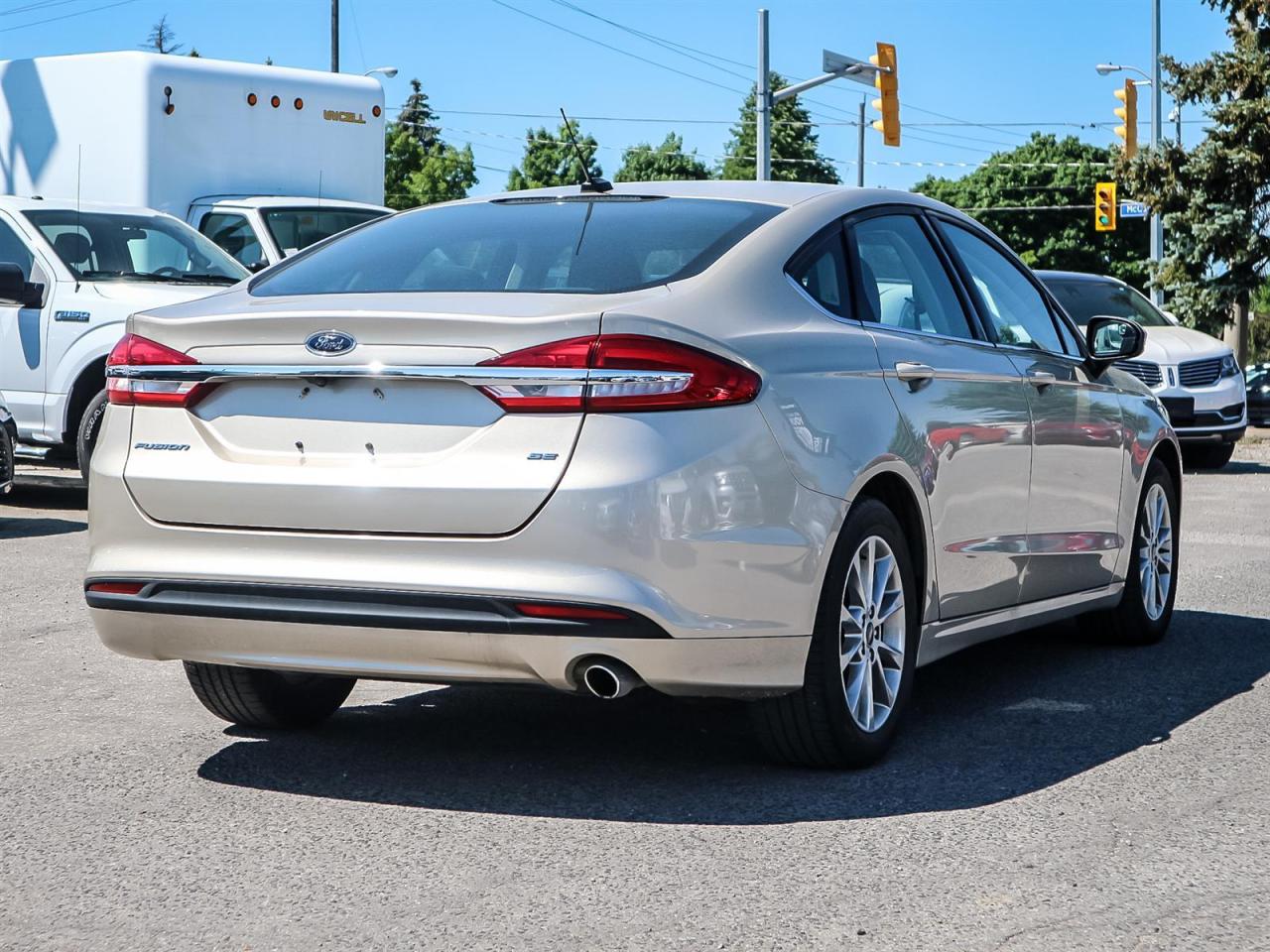 2017 Ford Fusion SE| 2.5L| BLUETOOTH| KEYLESS ENTRY| DAYTIME RUNNING LIGHTS Photo