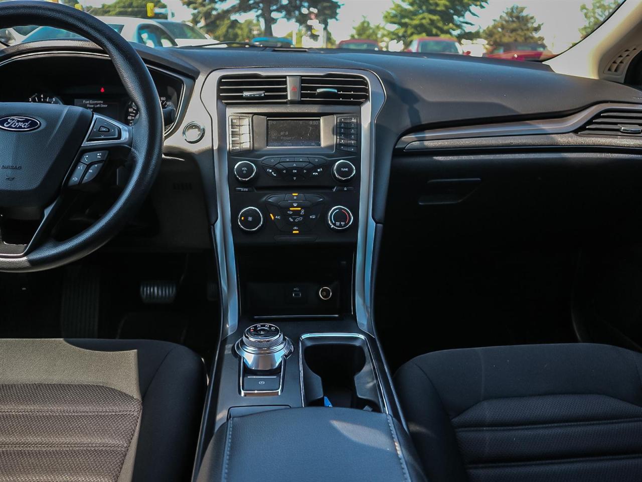 2017 Ford Fusion SE| 2.5L| BLUETOOTH| KEYLESS ENTRY| DAYTIME RUNNING LIGHTS Photo