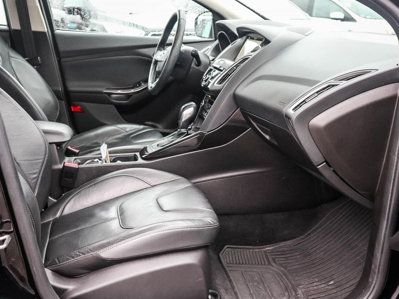 2016 Ford Focus TITANIUM| NAV| ROOF| LEATHER| WINTER PCK| 2.0L Photo