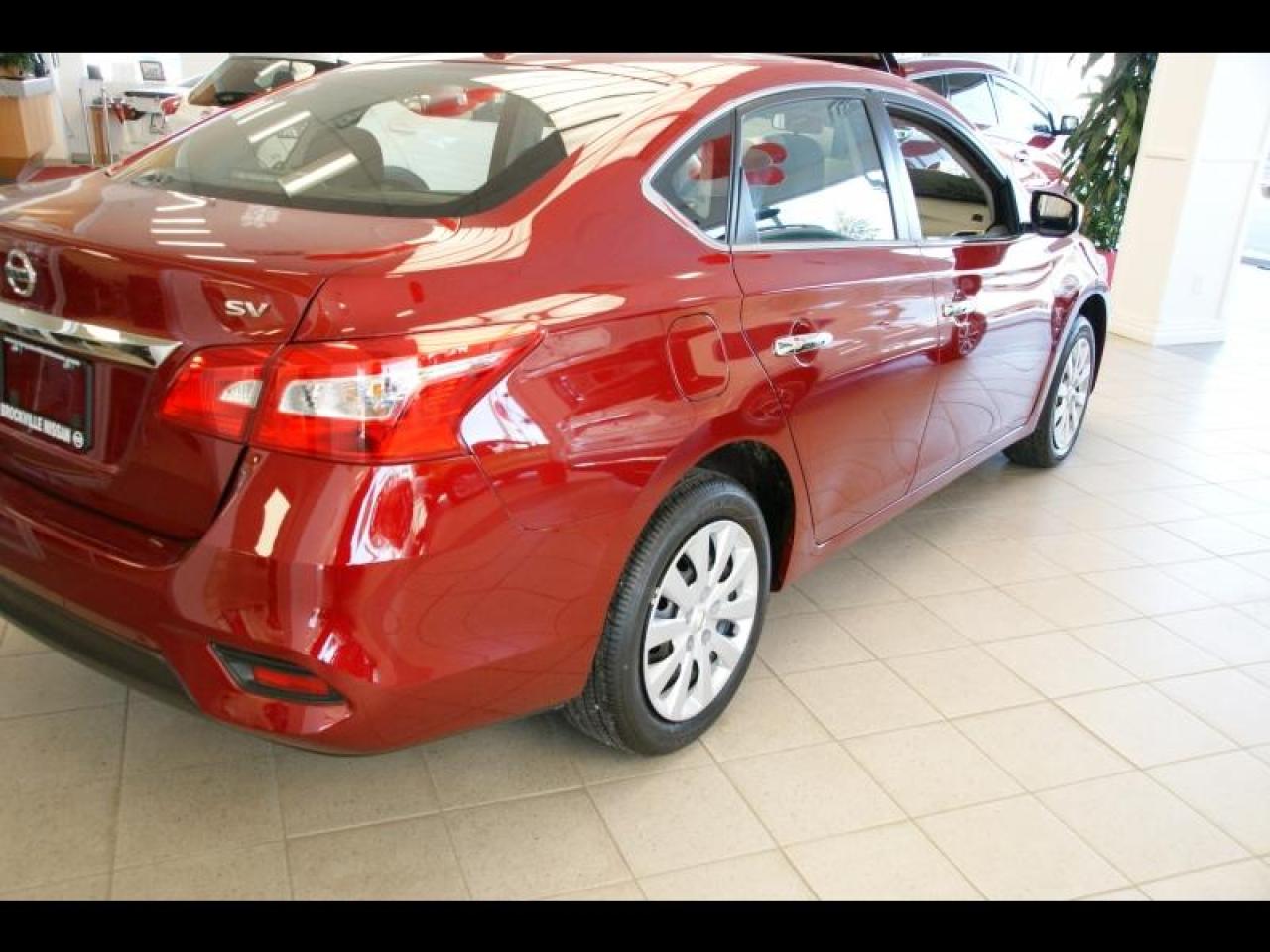 2019 Nissan Sentra SV CVT Photo2