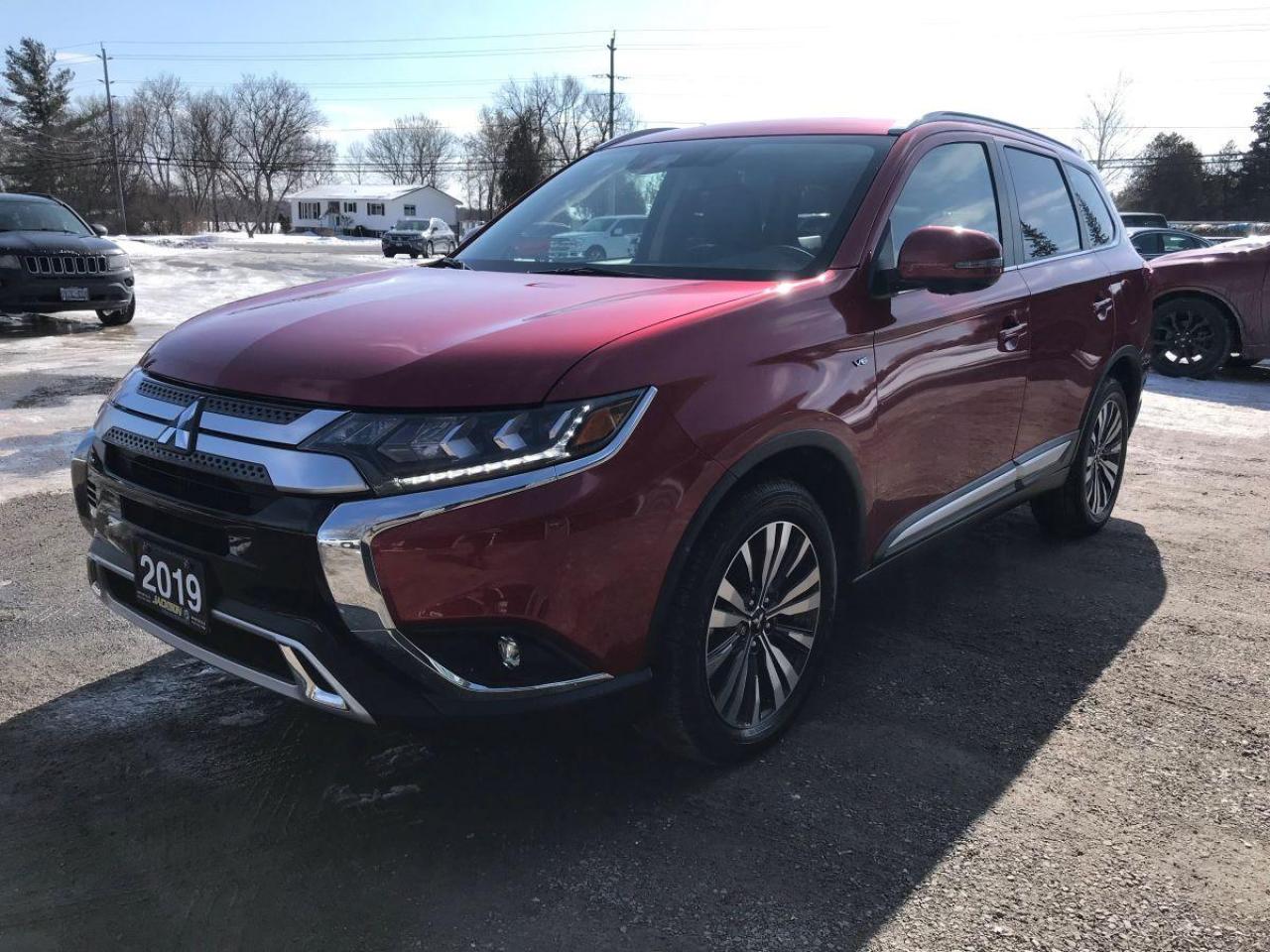 2019 Mitsubishi Outlander GT Photo2