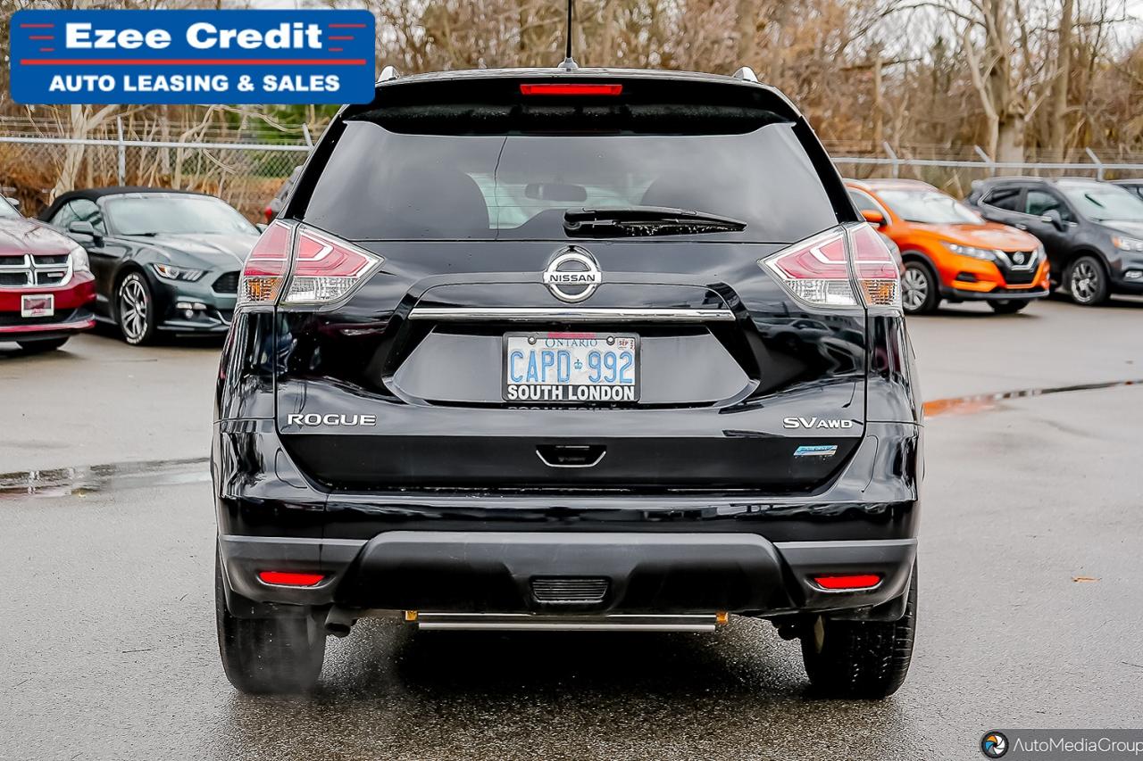 2015 Nissan Rogue SV Photo4