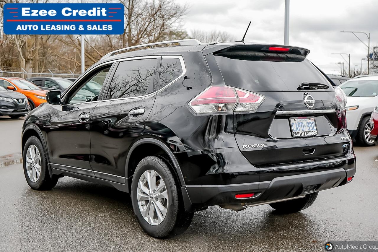 2015 Nissan Rogue SV Photo5