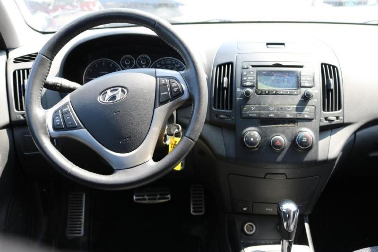 2011 Hyundai Elantra Touring SE Photo