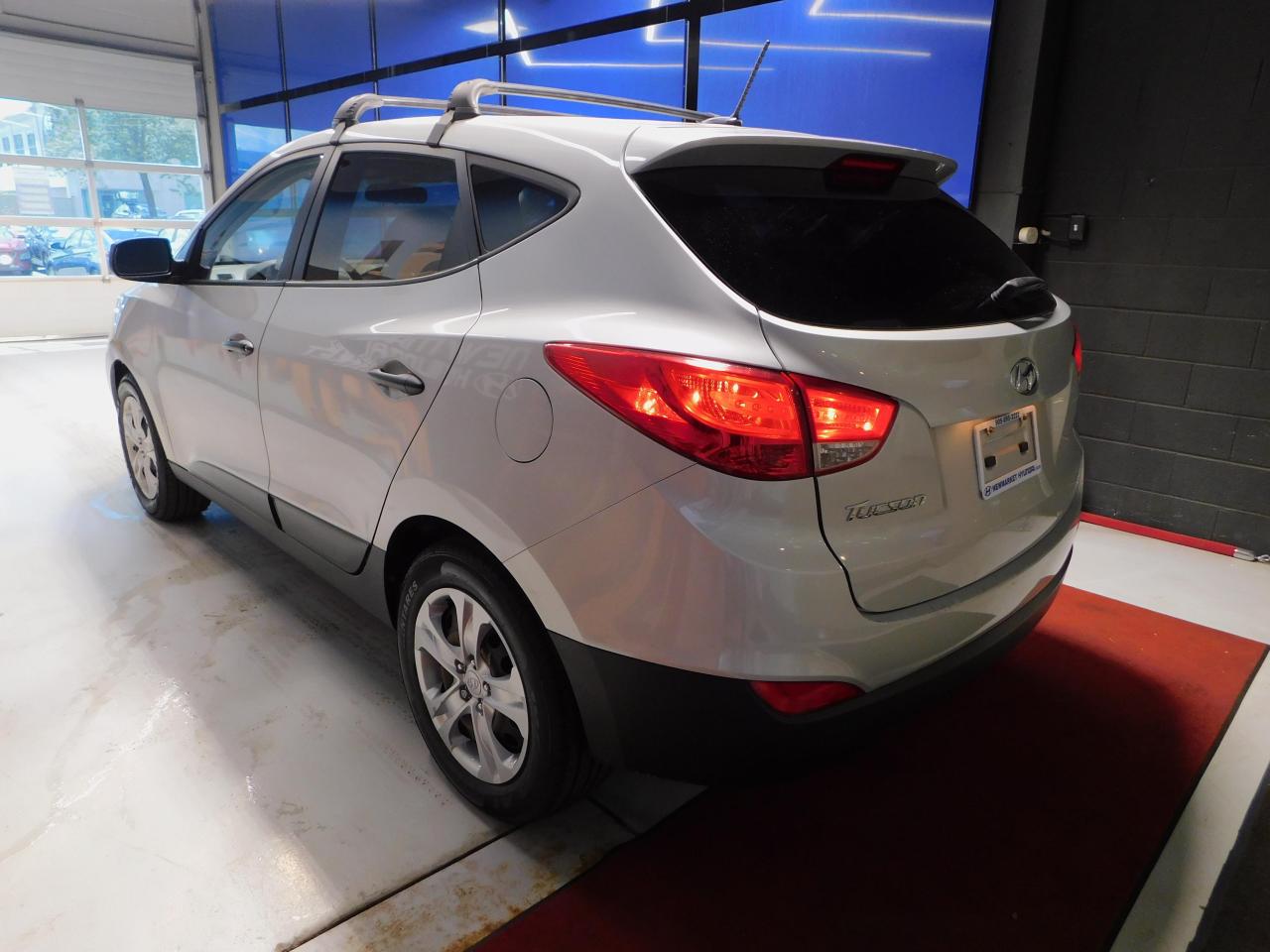 2015 Hyundai Tucson GL Heated Seats Bluetooh A/C Photo