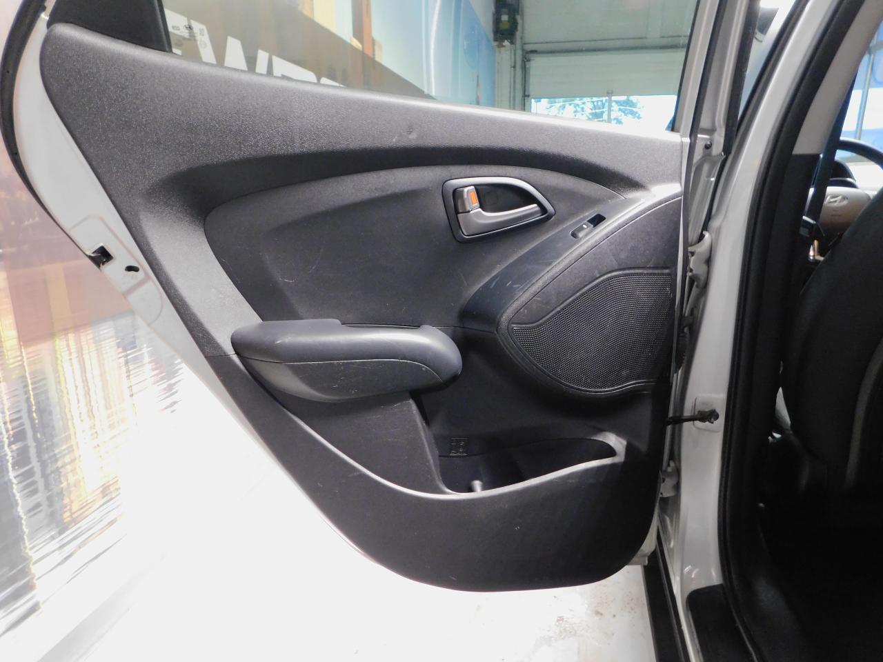 2015 Hyundai Tucson GL Heated Seats Bluetooh A/C Photo