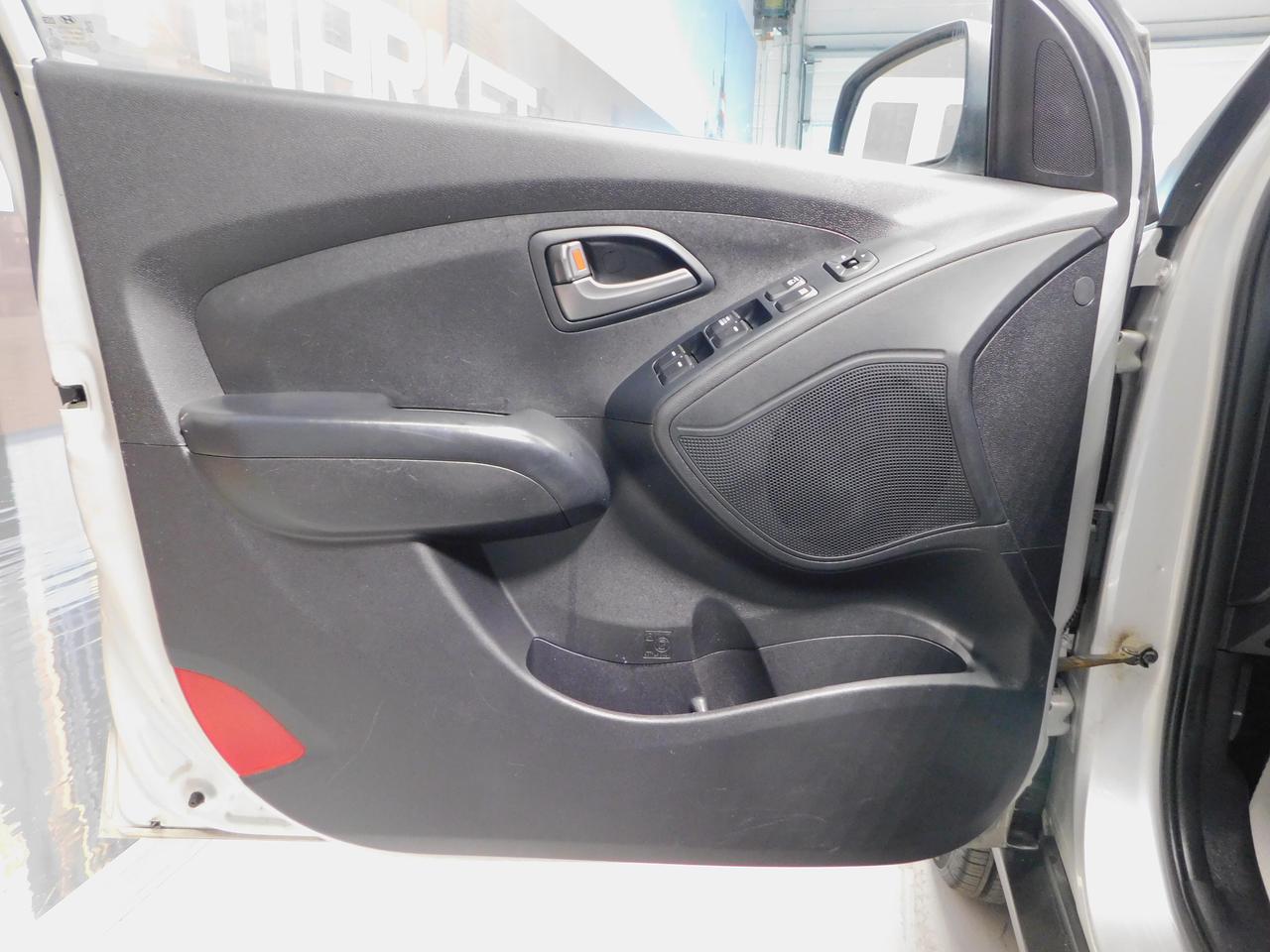 2015 Hyundai Tucson GL Heated Seats Bluetooh A/C Photo