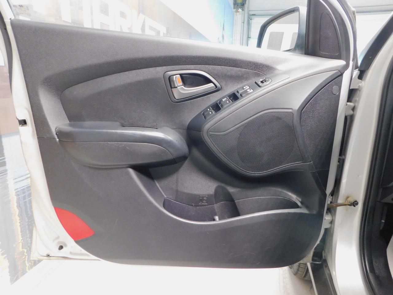 2015 Hyundai Tucson GL Heated Seats Bluetooh A/C Photo