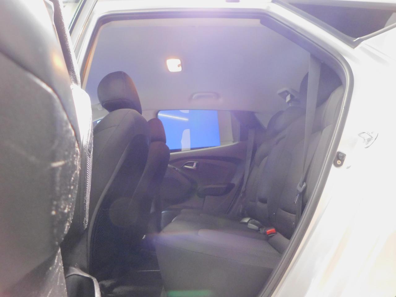 2015 Hyundai Tucson GL Heated Seats Bluetooh A/C Photo