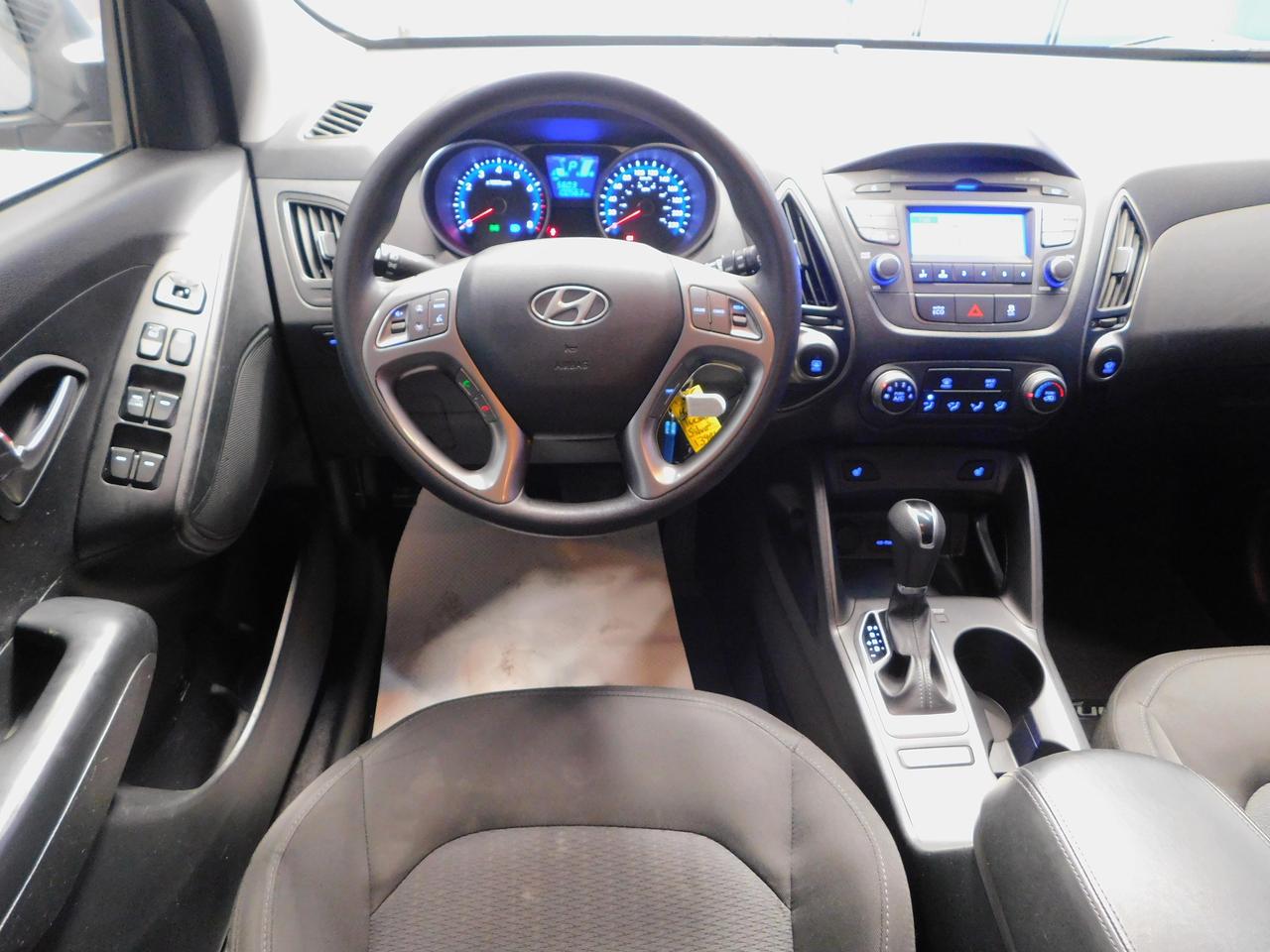 2015 Hyundai Tucson GL Heated Seats Bluetooh A/C Photo
