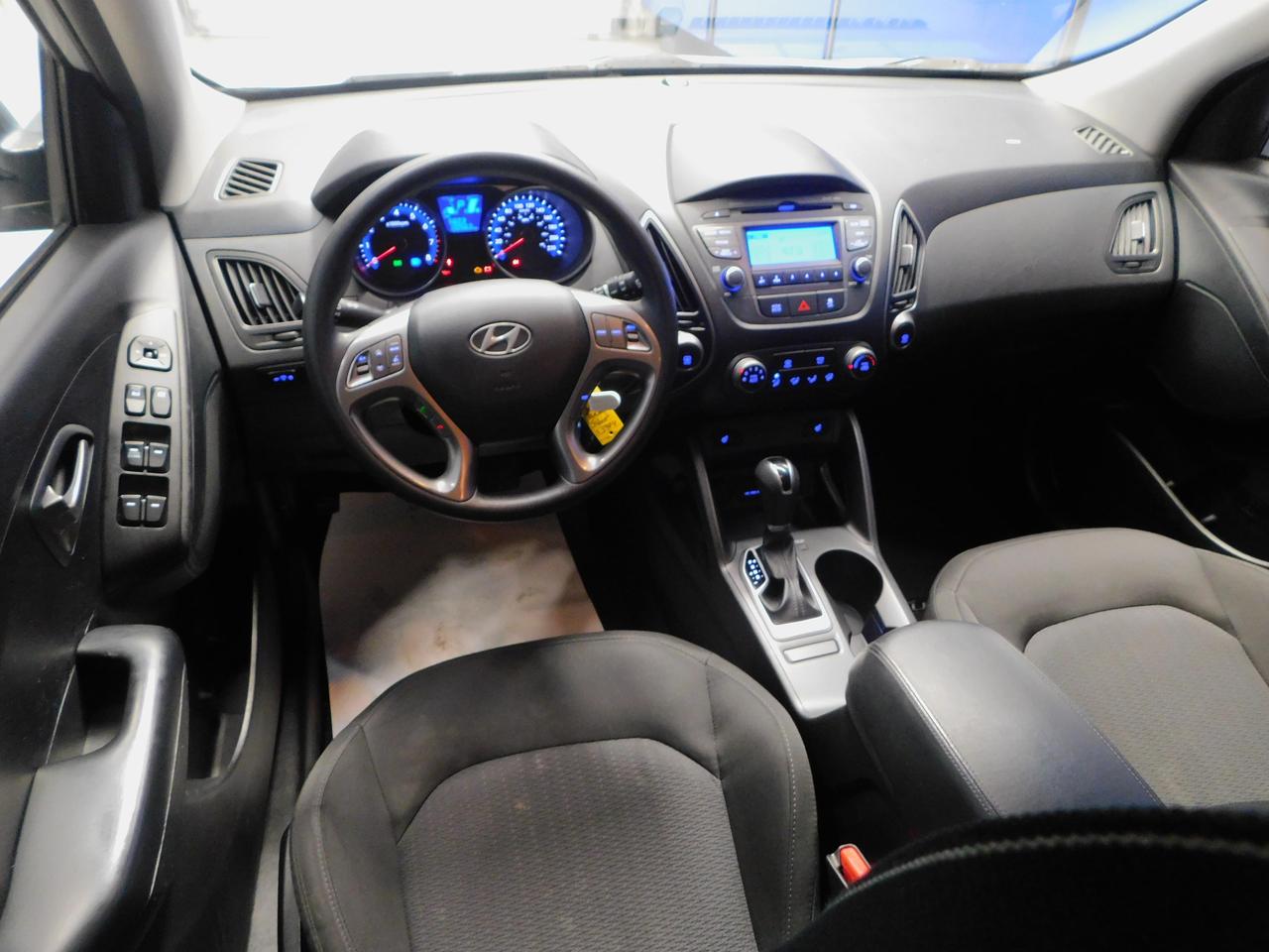 2015 Hyundai Tucson GL Heated Seats Bluetooh A/C Photo