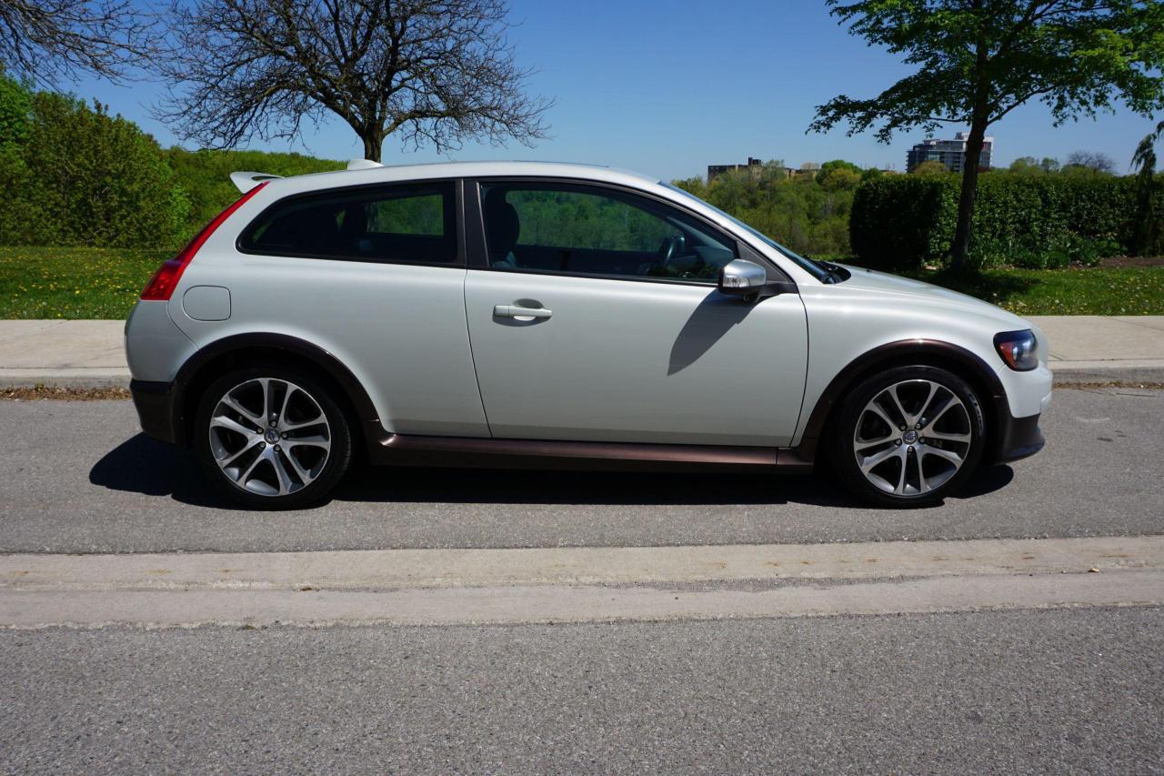 2009 Volvo C30 RARE R-DESIGN/ MANUAL / 1 OWNER / NO ACCIDENTS Photo4