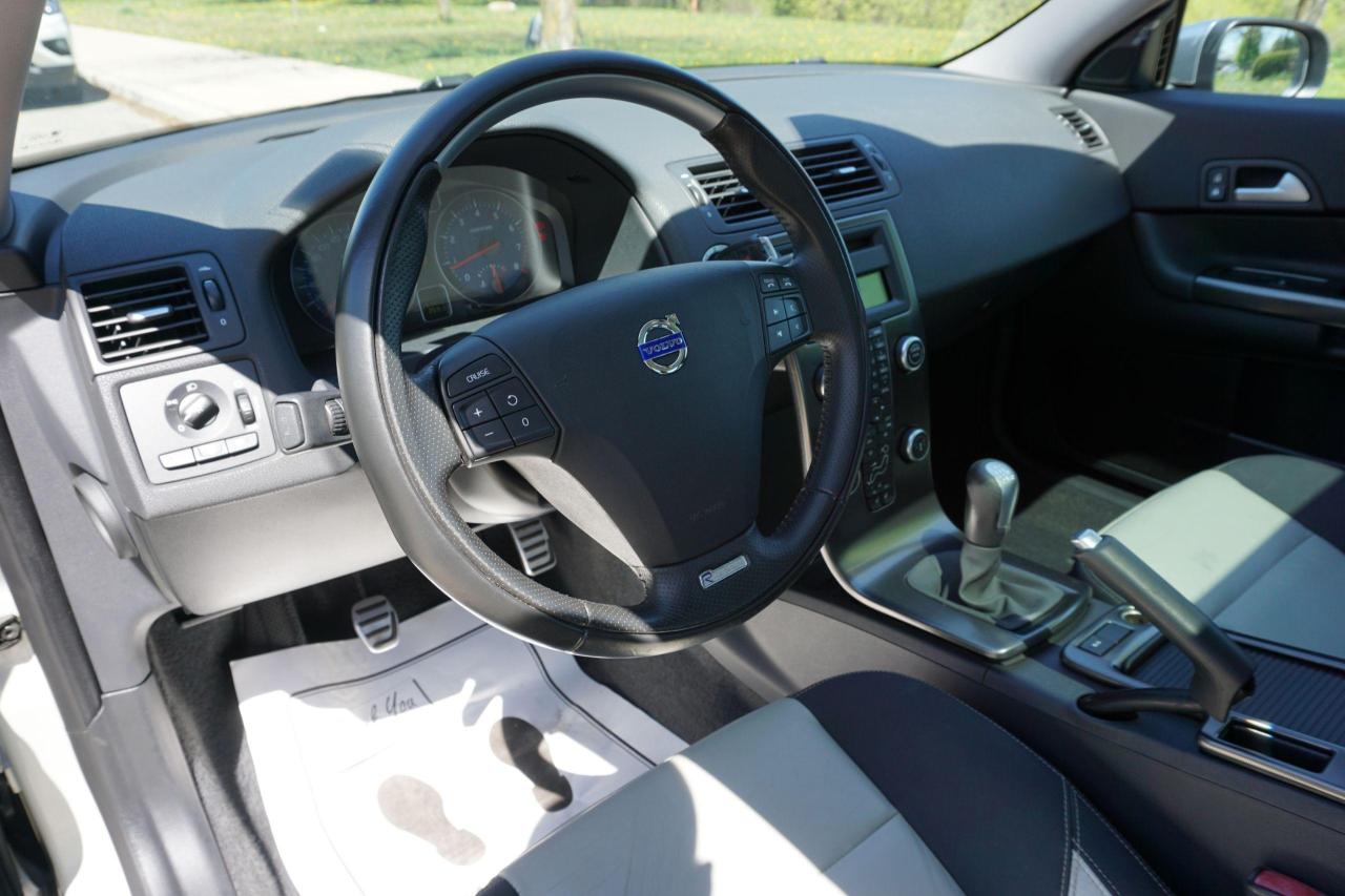 2009 Volvo C30 RARE R-DESIGN/ MANUAL / 1 OWNER / NO ACCIDENTS - Photo #10