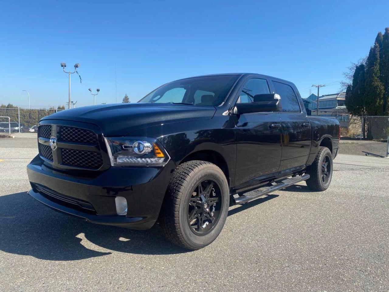 2017 RAM 1500 SPORT - Photo #4