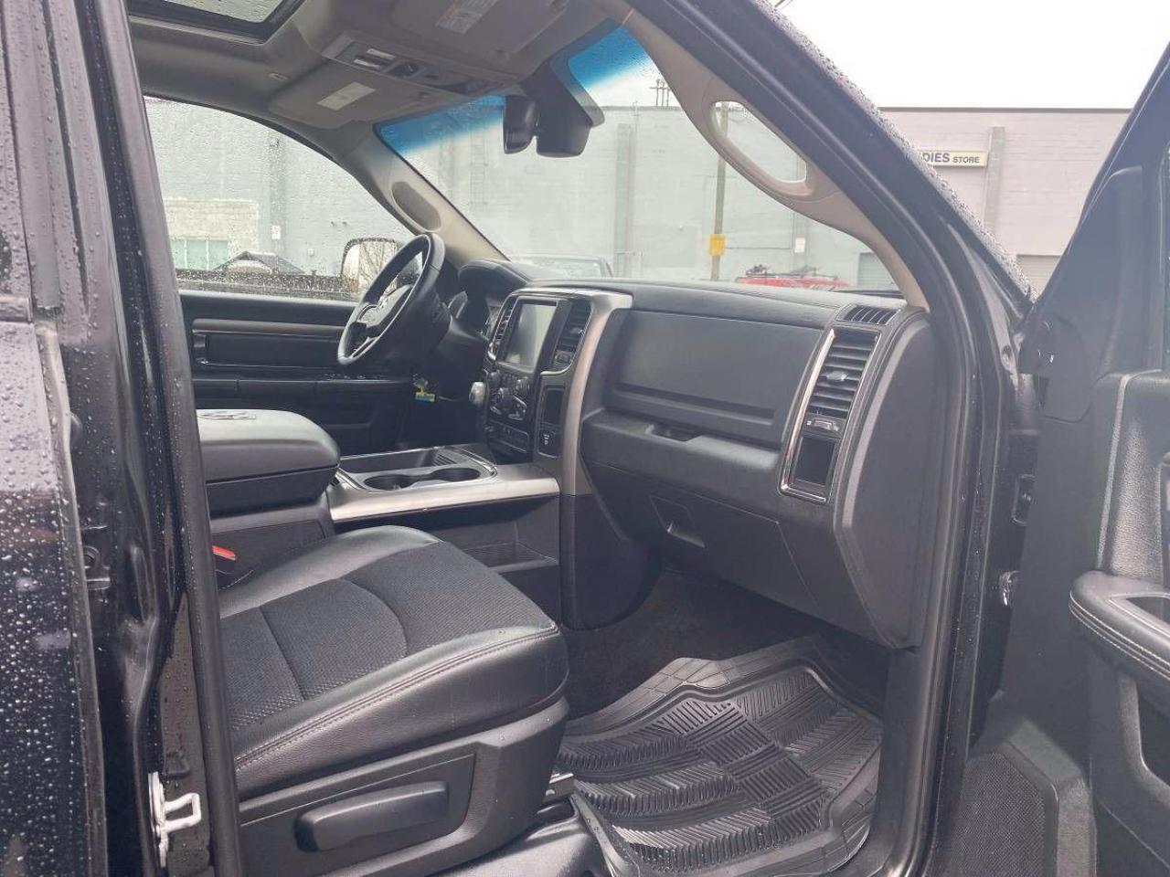2017 RAM 1500 SPORT - Photo #9
