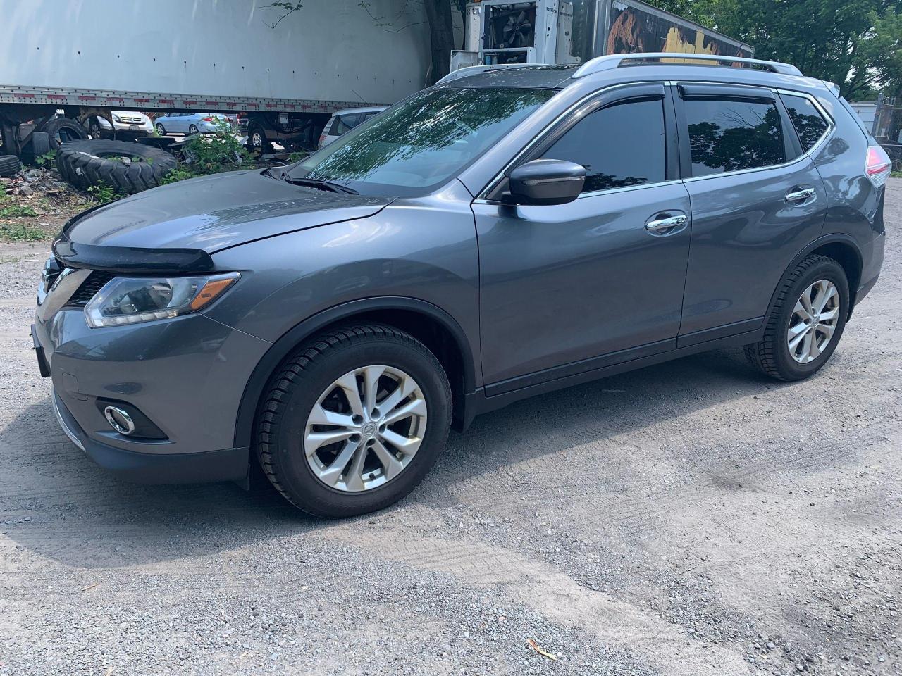 2015 Nissan Rogue SV. PANO ROOF, REVERSE CAMERA
