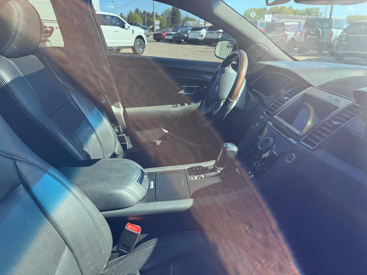 2018 Ford Taurus LIMITED Photo2