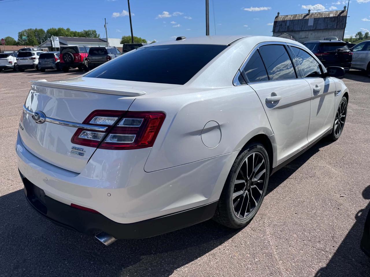 2018 Ford Taurus LIMITED Photo5