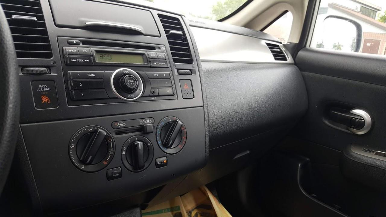 2011 Nissan Versa / Certified / Excellent Condition  / Warranty Photo3