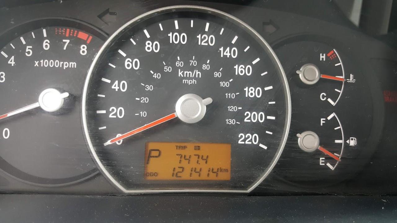 2008 Kia Rondo Excellent Condition / Certified  / Warranty Photo