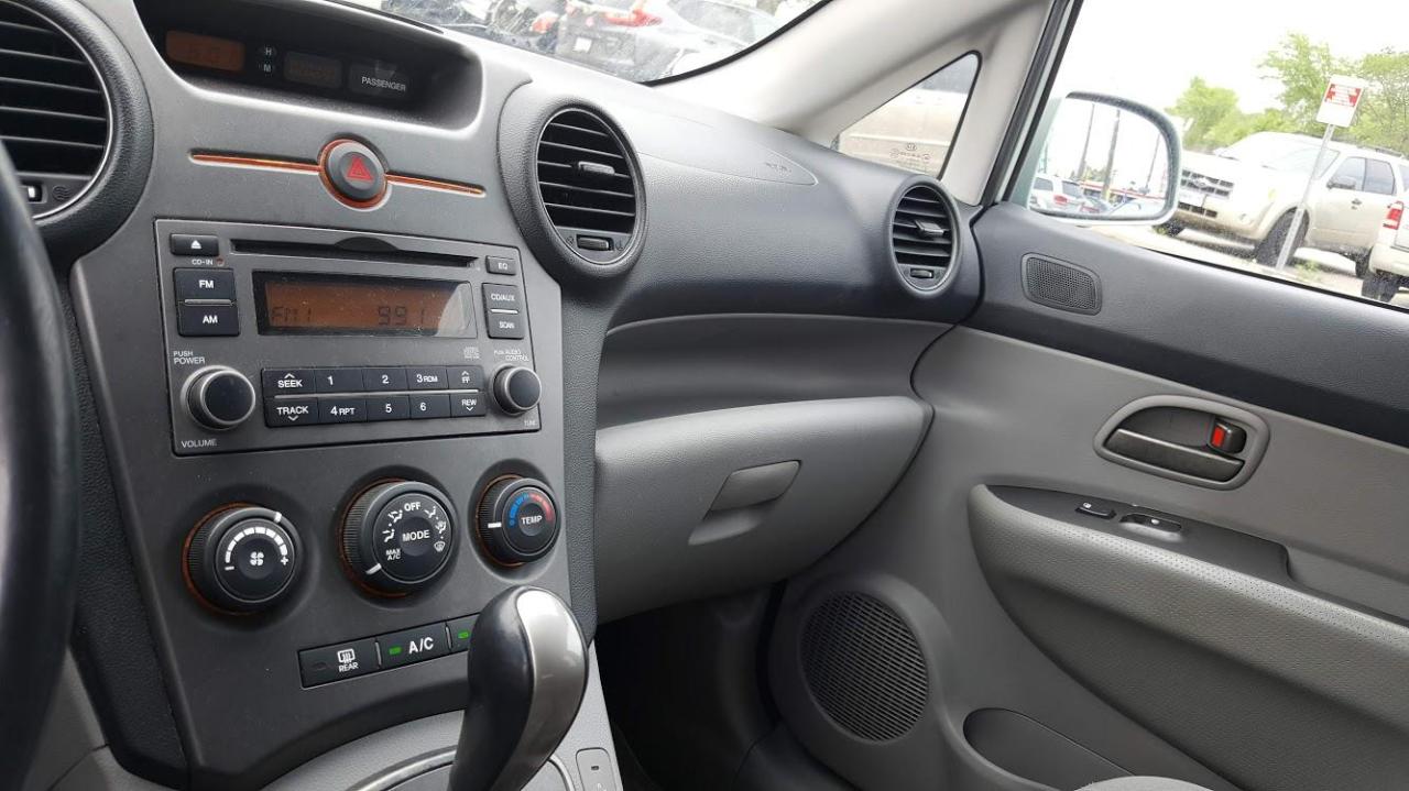 2008 Kia Rondo Excellent Condition / Certified  / Warranty Photo