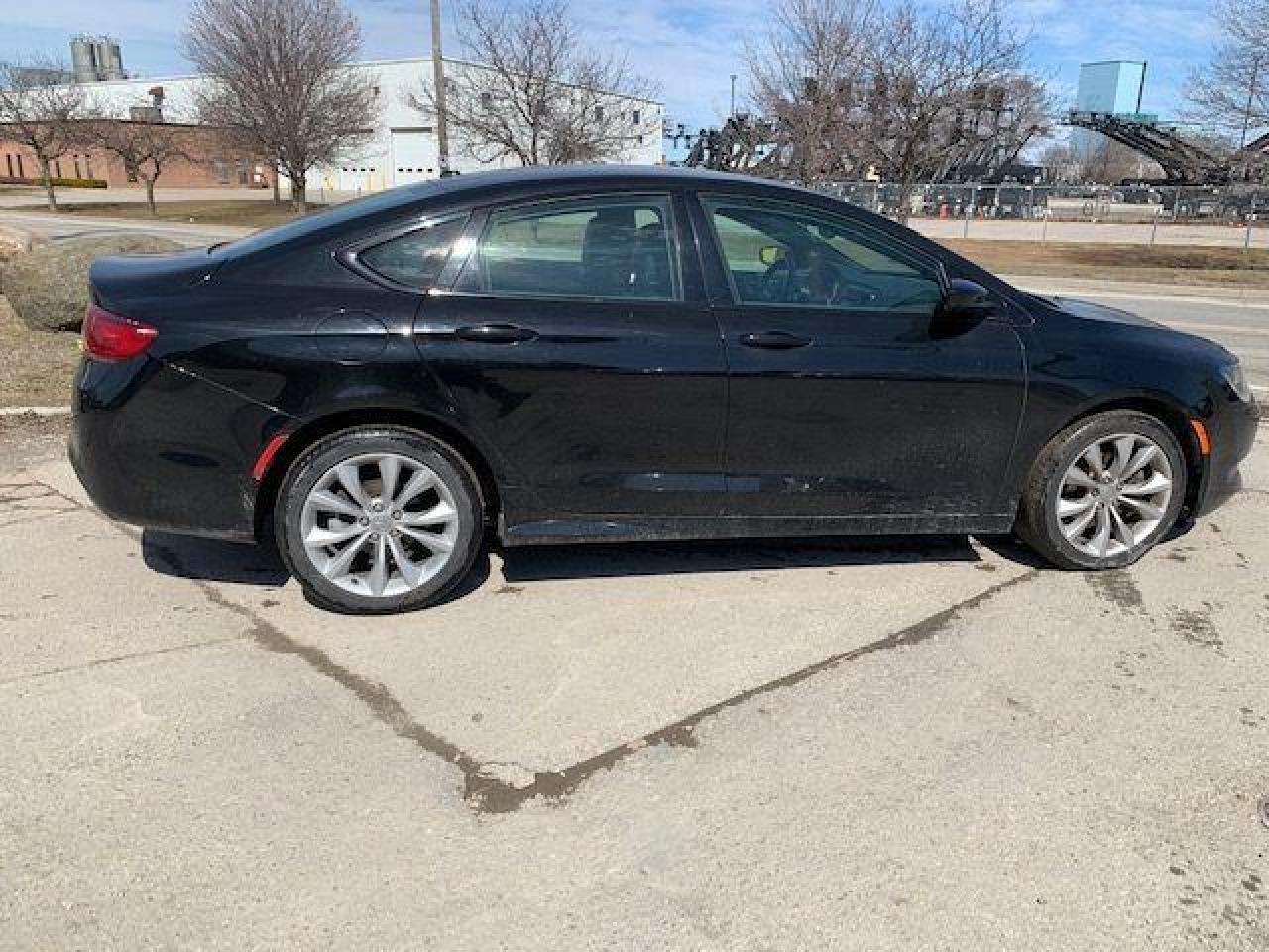 2015 Chrysler 200 S Model,Certified,Low km’s,A/C cold,Beautiful Ride Photo