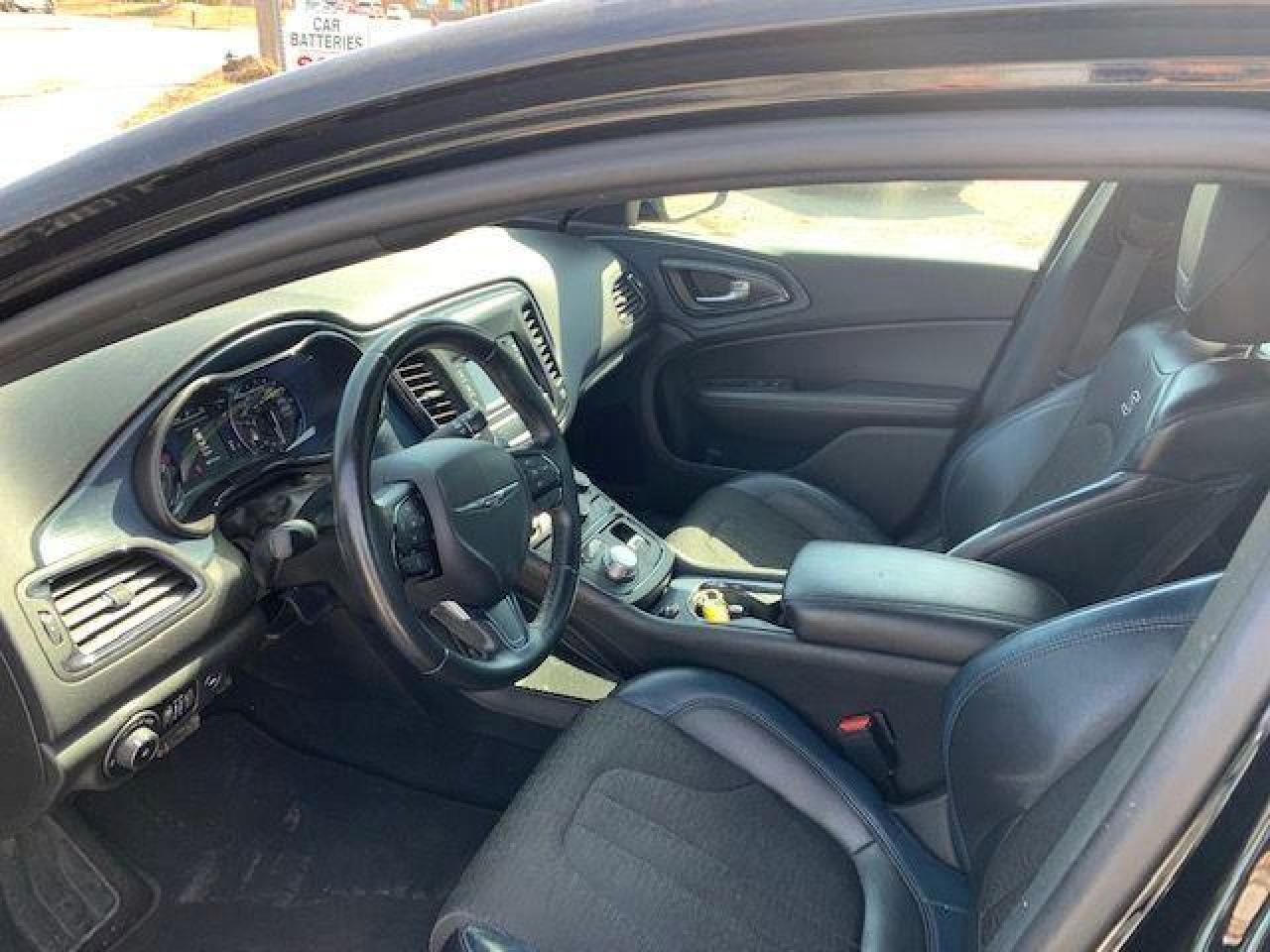 2015 Chrysler 200 S Model,Certified,Low km’s,A/C cold,Beautiful Ride Photo