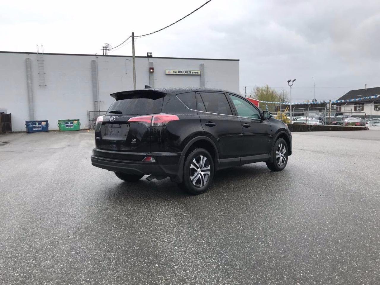 2016 Toyota RAV4 LE - Photo #6