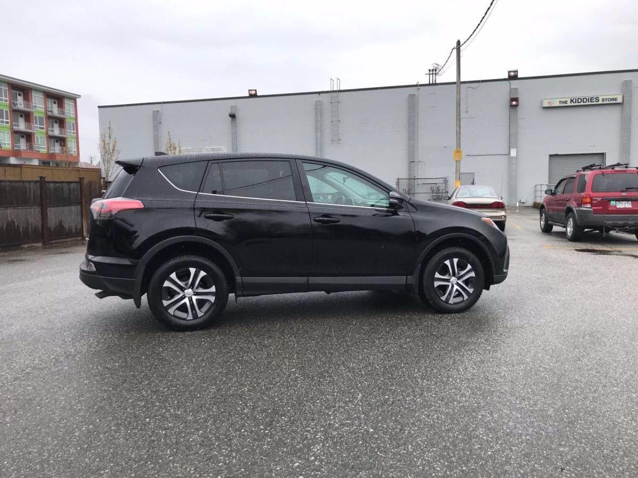 2016 Toyota RAV4 LE - Photo #7
