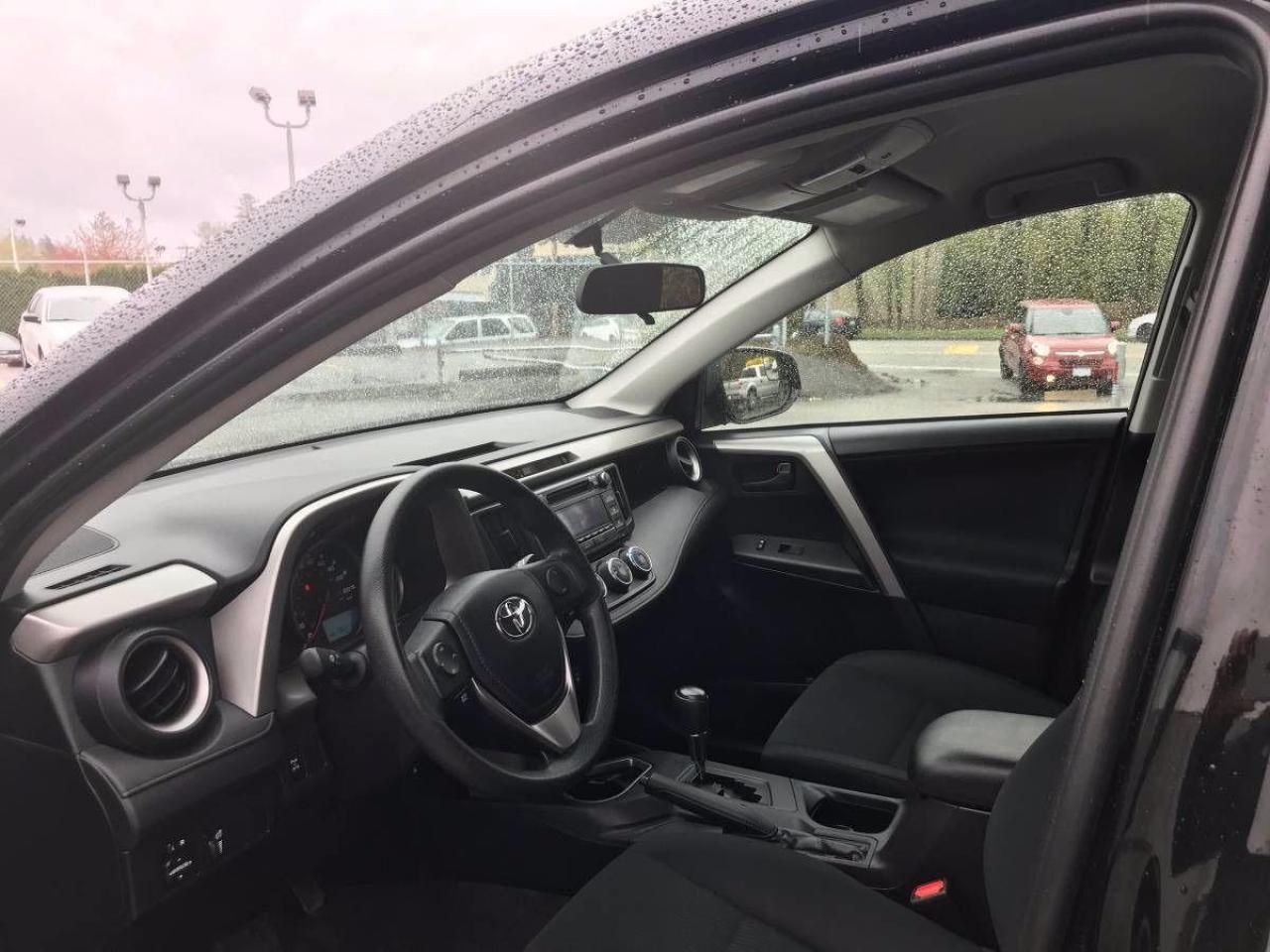 2016 Toyota RAV4 LE - Photo #9