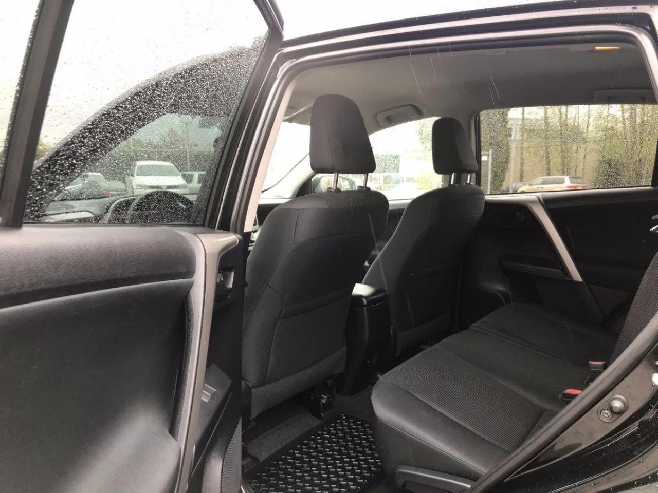 2016 Toyota RAV4 LE - Photo #10