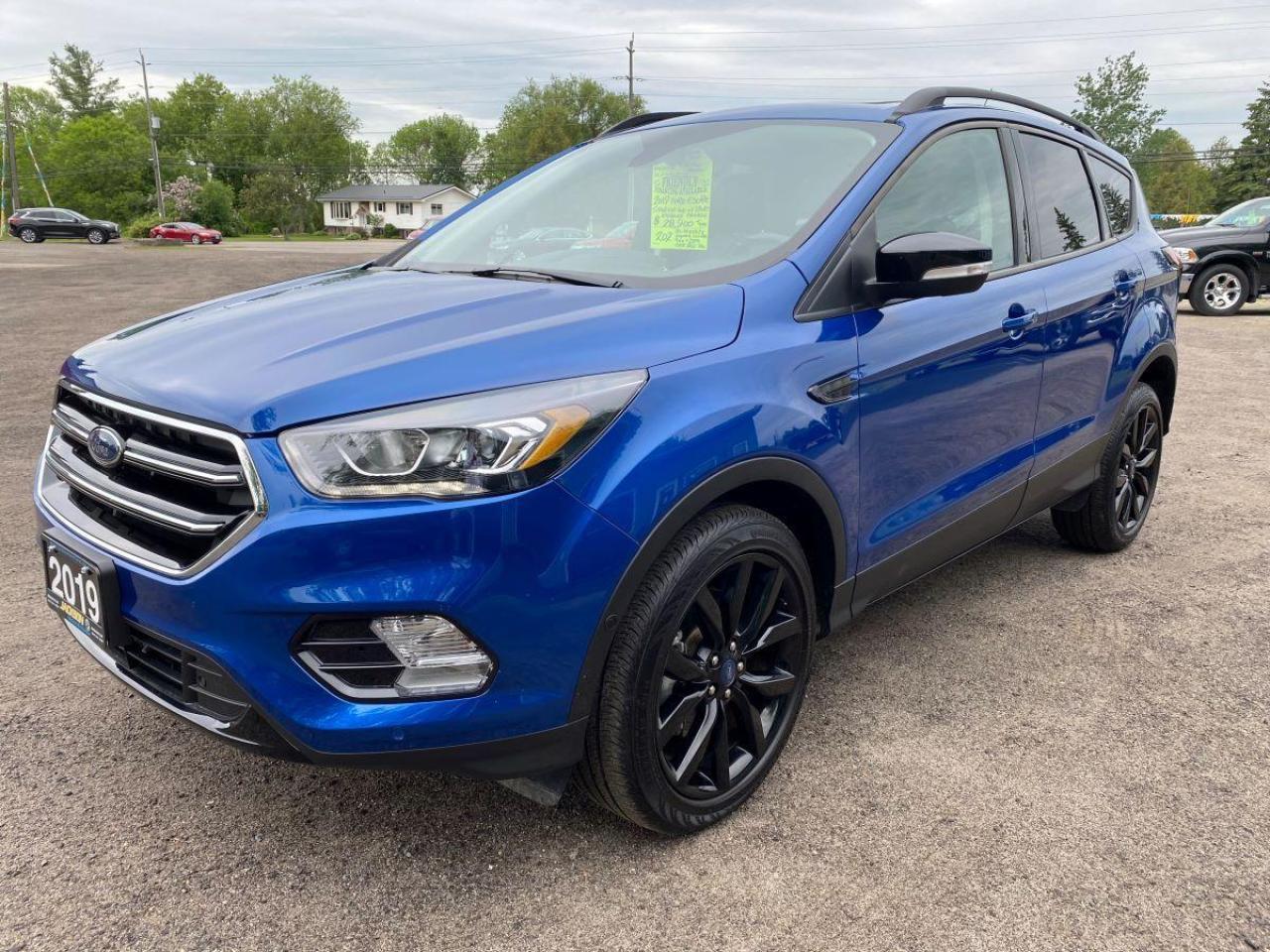 2019 Ford Escape Titanium Photo2