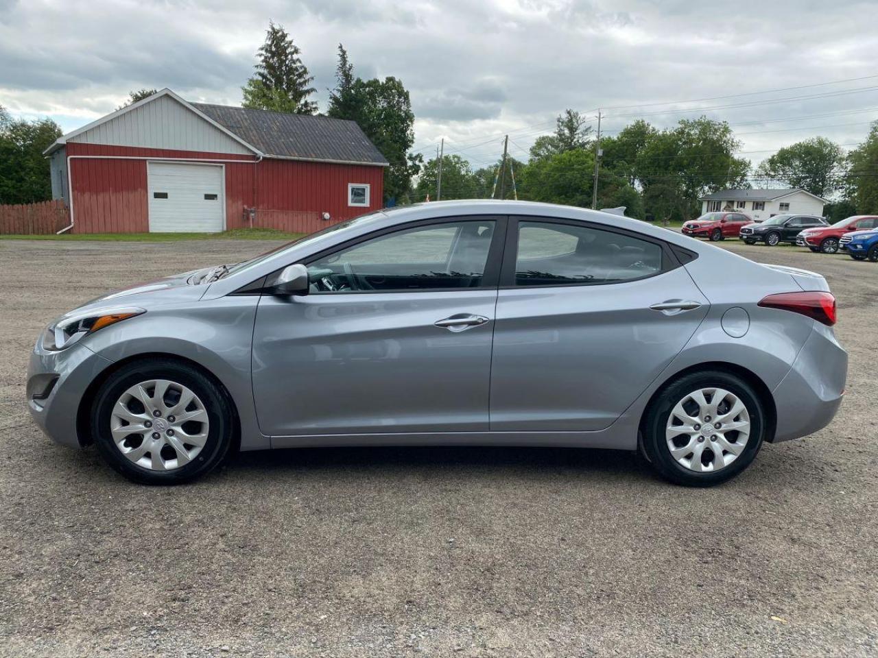 2016 Hyundai Elantra GL Photo3