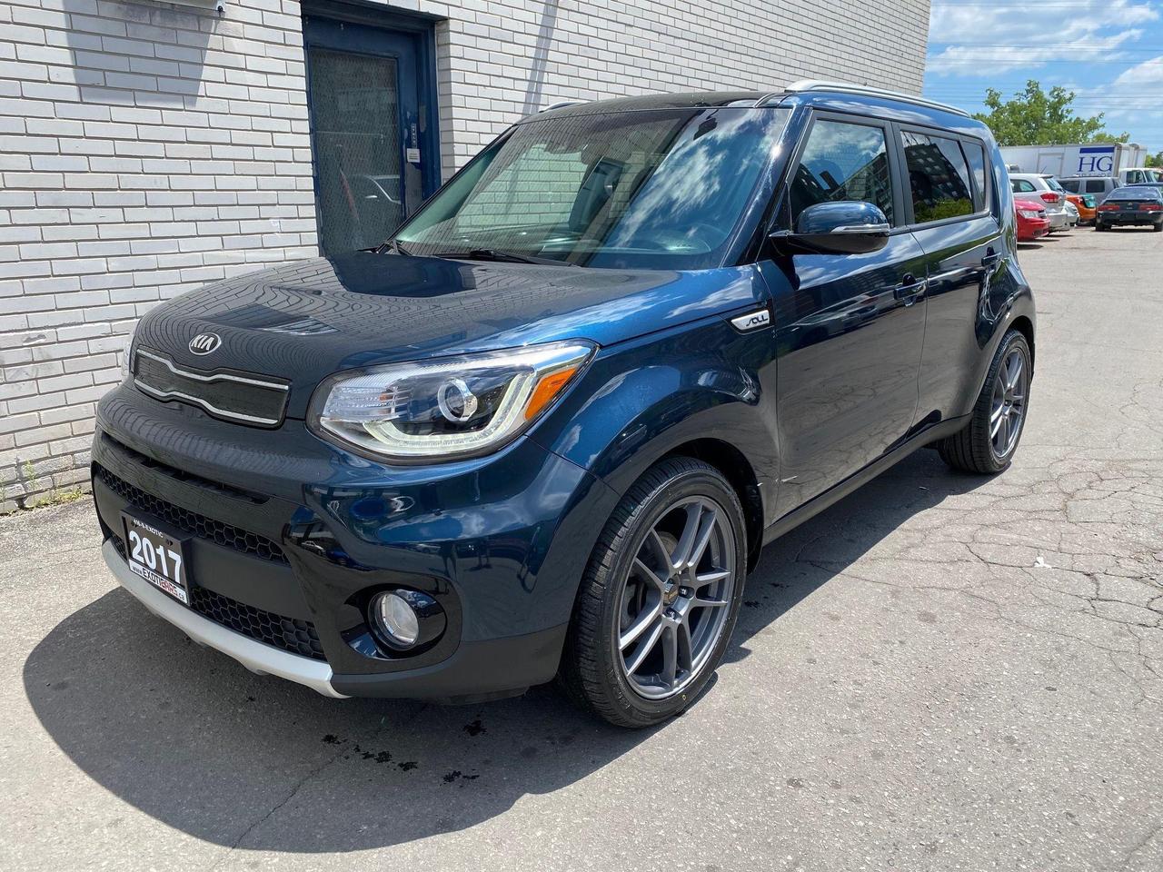 2017 Kia Soul Top of the line EX Tech! Low Milage! No Accidents!