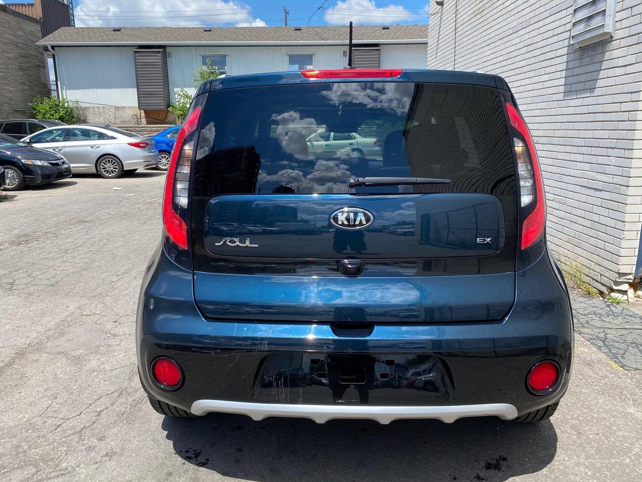 2017 Kia Soul Top of the line EX Tech! Low Milage! No Accidents! - Photo #8