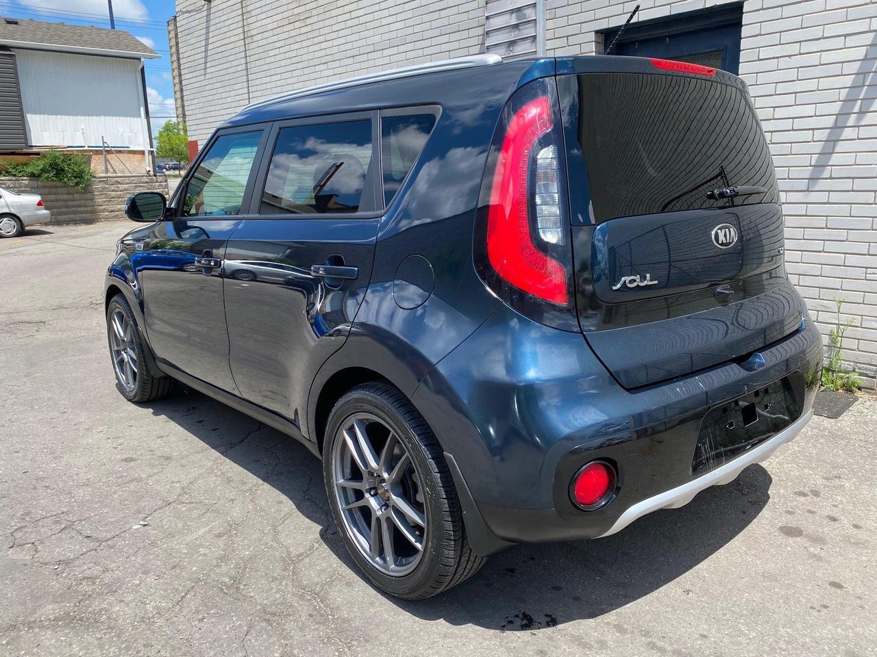 2017 Kia Soul Top of the line EX Tech! Low Milage! No Accidents! - Photo #9
